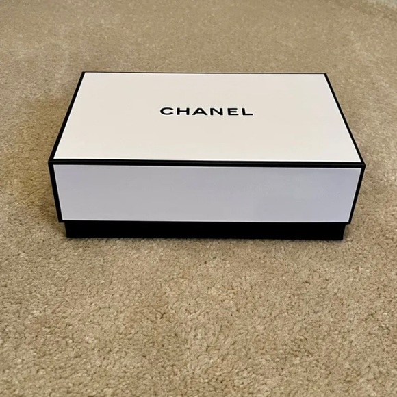 CHANEL gift box. Brand new and authentic, - Picture 4 of 4